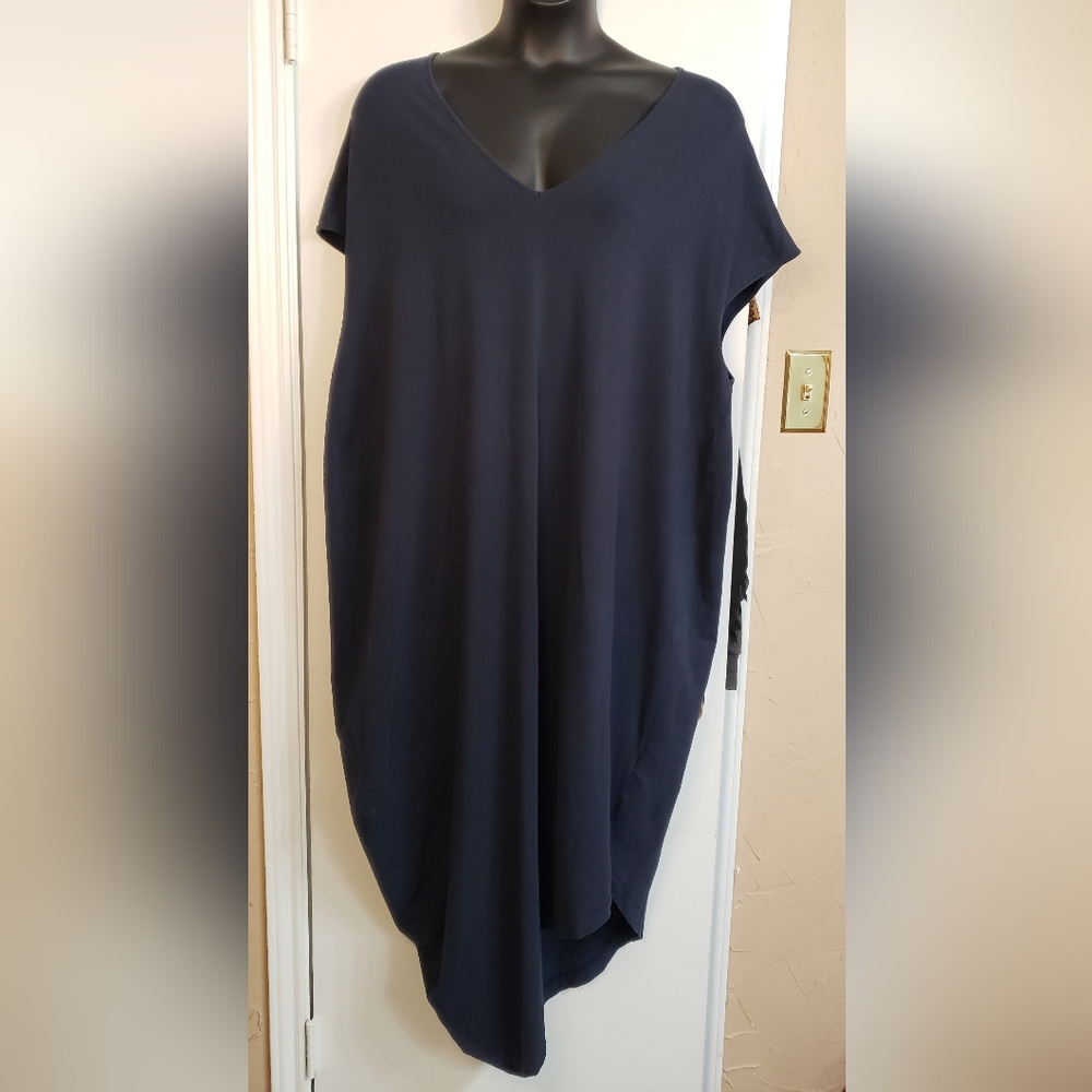 Iconic Geneva V-neck Dress Midnight XL• Firm asking price - Picture 4 of 8